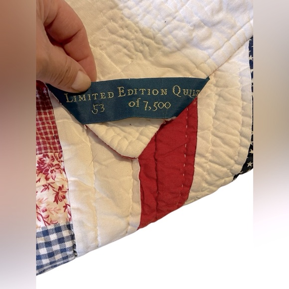 ❤️❤️PATRIOTIC RED WHITE AND BLUE STARS PATCHWORK QUILT SIZE LIMITED EDITION. - Picture 5 of 9